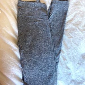 Light grey lulu leggings